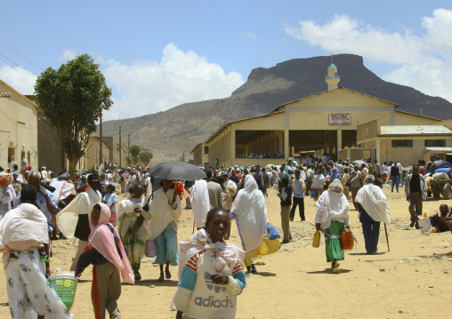 Crowd in the weekly market, Debub, Senafe, Eritrea