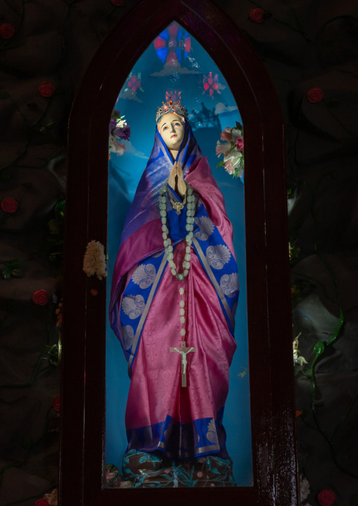 Virgin Maria statue in Basilica of the Sacred Heart of Jesus, Puducherry, Pondicherry, India