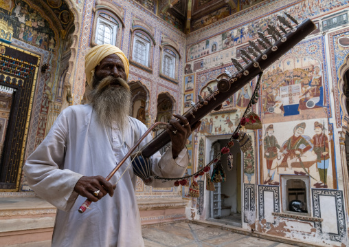 Musician playing sitar inside an old haveli courtyard, Rajasthan, Nawalgarh, India