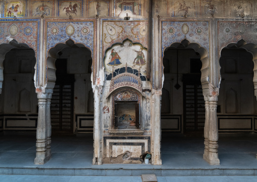 Courtyard of an old historic haveli, Rajasthan, Fatehpur, India