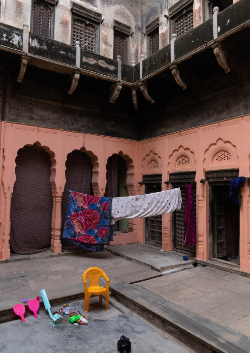 Old historic haveli inhabited by poor people, Rajasthan, Fatehpur, India