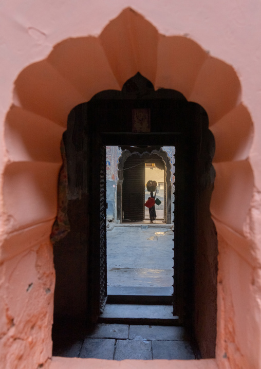 Entrance of an old historic haveli, Rajasthan, Fatehpur, India