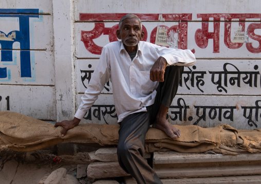 Indian man sit in the street, Rajasthan, Mandawa, India