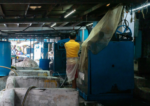 Laundry Worker in Dhobi Ghat, Maharashtra state, Mumbai, India