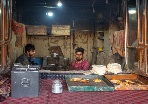 Baker making and selling bread, Jammu and Kashmir, Srinagar, India