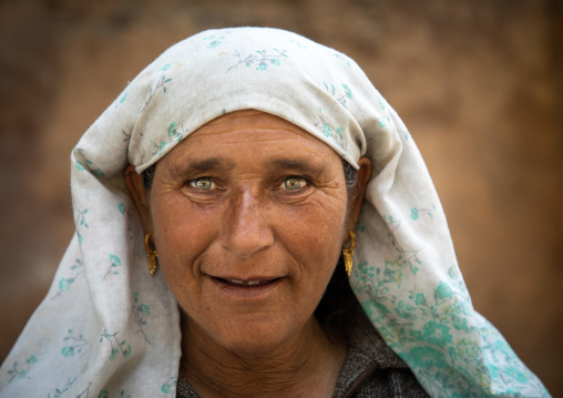 Portrait of a kashmiri women with clear eyes, Jammu and Kashmir, Srinagar, India