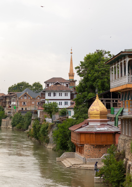 Kashmiri heritage buildings along Jhelum River, Jammu and Kashmir, Srinagar, India