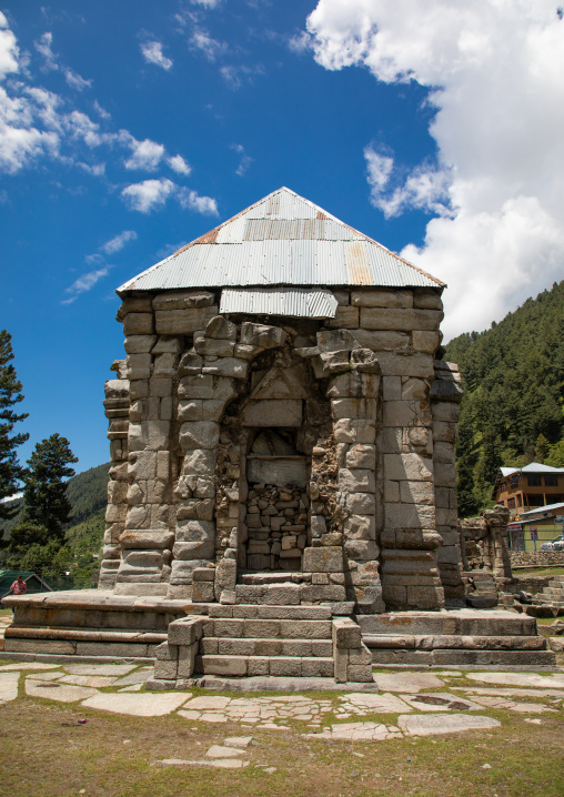 Ruins of Naranag Temple on ancient Hindu pilgrimage site, Jammu and Kashmir, Kangan, India