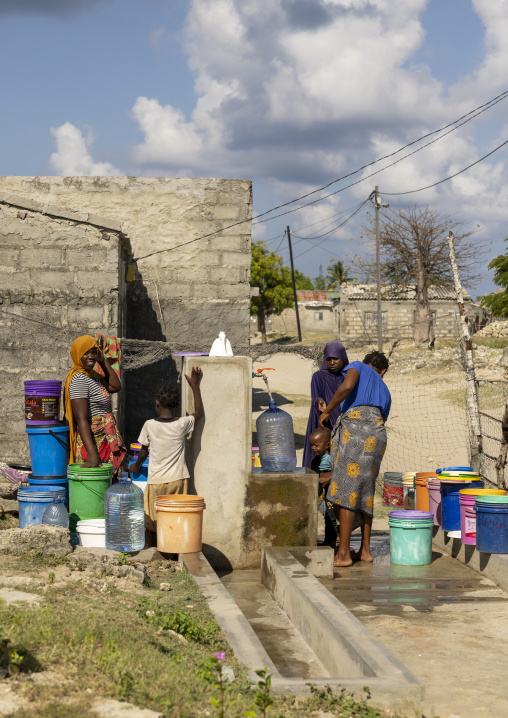 Women collecting drinking water in a paid pump, Nampula Province, Island of Mozambique, Mozambique
