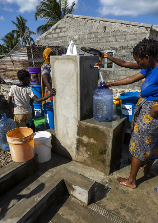 Women collecting drinking water in a paid pump, Nampula Province, Island of Mozambique, Mozambique