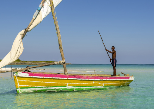 Dhow on turquoise water, Nampula Province, Island of Mozambique, Mozambique