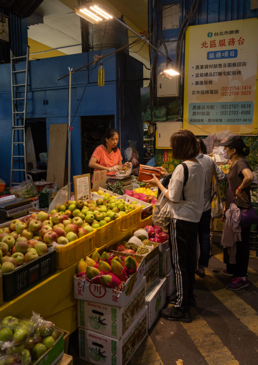 Fruits seller in Jianguo Holiday Flower Market, Daan District, Taipei, Taiwan