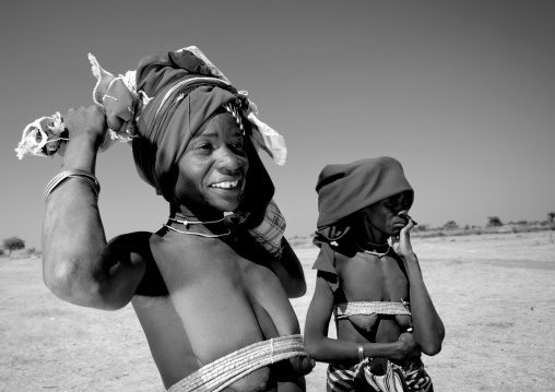 Mucabale Women, Hale Village, Angola