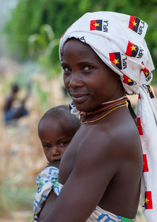 Mucubal tribe woman with her child wearing a mpla headwear, Namibe Province, Virei, Angola