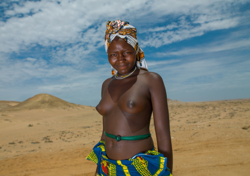 Portrait of a Mucuroca tribe woman, Cunene Province, Sao Joao Do Sul, Angola