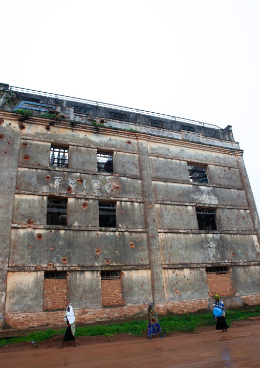 Abandoned building of Empreza fabrica de angola, Bié Province, Kuito, Angola