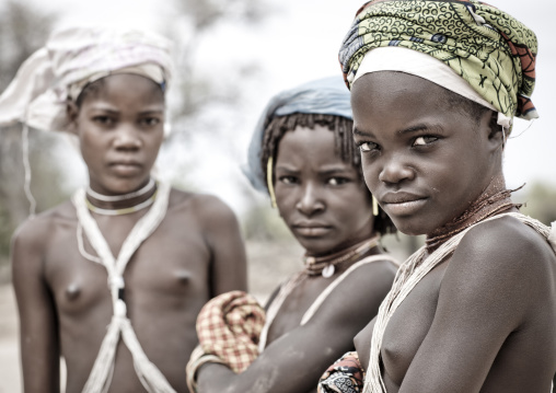 Mukubal Girls Looking At Camera, Virie Area, Angola