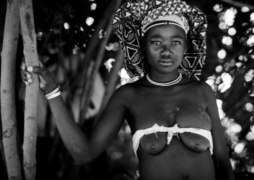 Mucubal Woman Wearing The Traditional Oyonduthi Bra, Virie Area, Angola