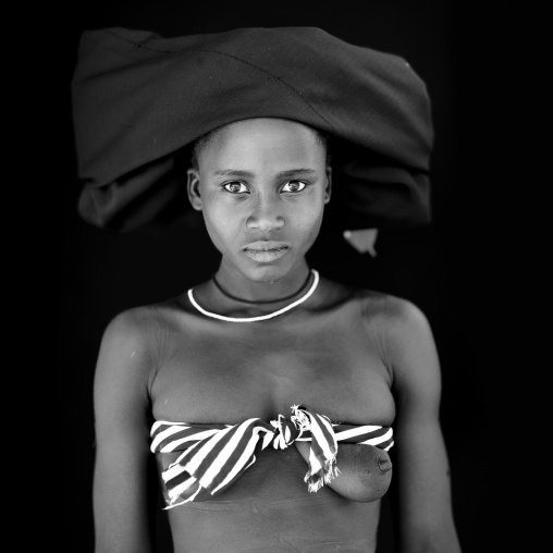 Mukubal Woman With Ompota Headress And Oyonduthi Bra, Virie Area, Angola