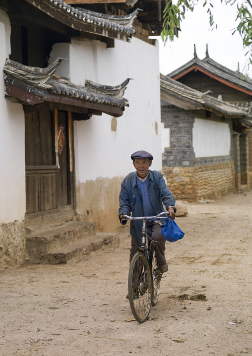 Vintage Bicycle, Lijiang, Yunnan Province, China