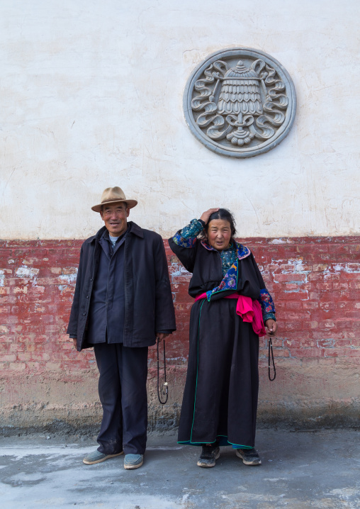 Tibetan couple in traditional clothing in Shachong monastery, Qinghai Province, Wayaotai, China