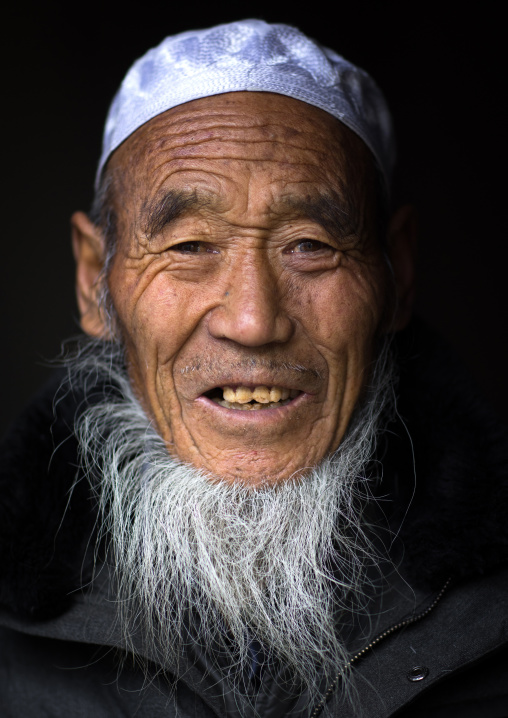 Portrait of a Salar ethnic minority old man with white beard, Qinghai Province, Xunhua, China