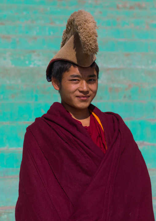 Tibetan monk from yellow hat sect in Bongya monastery, Qinghai province, Mosele, China