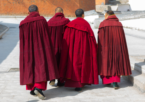 Tibetan monks of the gelug order in Labrang monastery, Gansu province, Labrang, China
