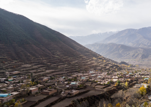 Tibetan village around chonjgon monastery, Tongren County, Longwu, China
