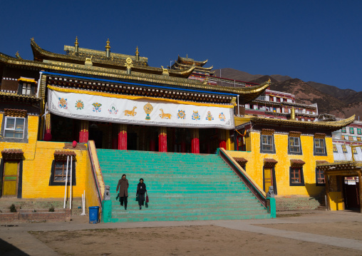 Gelug order or yellow hat sect tibetan temple in Bongya monastery, Qinghai province, Mosele, China