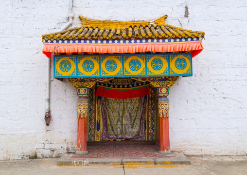 Ornate tibetan doorway of a temple in Hezuo monastery, Gansu province, Hezuo, China