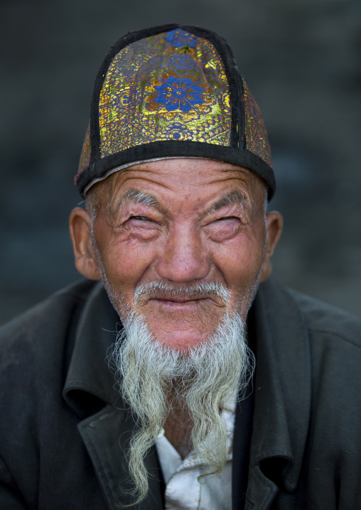 Old Uyghur Man, Serik Buya Market, Yarkand, Xinjiang Uyghur Autonomous Region, China