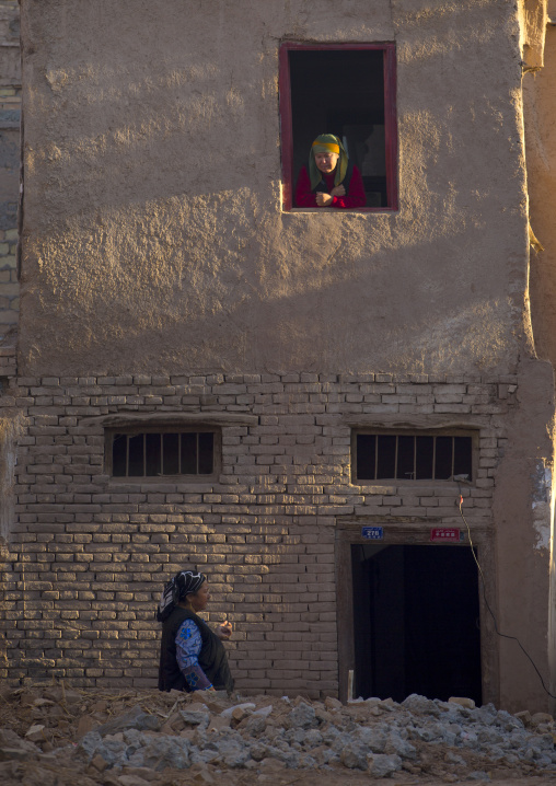 Women Chatting, Old Town Of Kashgar, Xinjiang Uyghur Autonomous Region, China