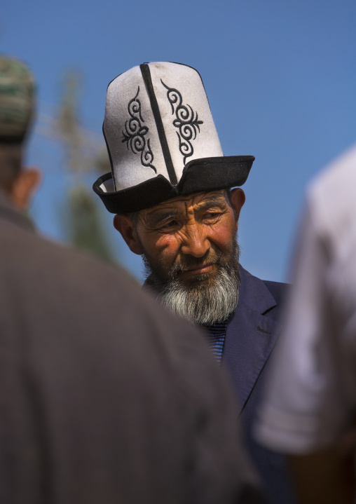 Kyrgyz Man, Opal Village Market, Xinjiang, China, Xinjiang Uyghur Autonomous Region, China