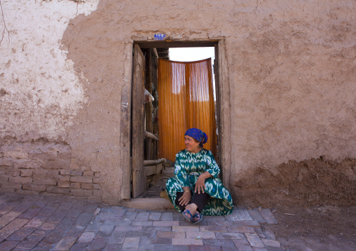 Uyghur Woman In Old Town Of Kashgar, Xinjiang Uyghur Autonomous Region, China