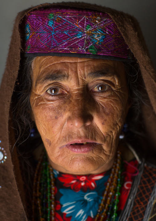 Afghan woman in pamir traditional clothing, Badakhshan province, Wuzed, Afghanistan