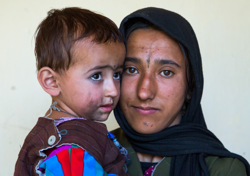 Portrait of an afghan mother with her son, Badakhshan province, Khandood, Afghanistan