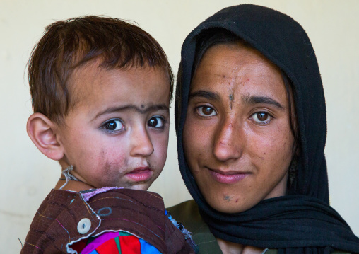 Portrait of an afghan mother with her son, Badakhshan province, Khandood, Afghanistan