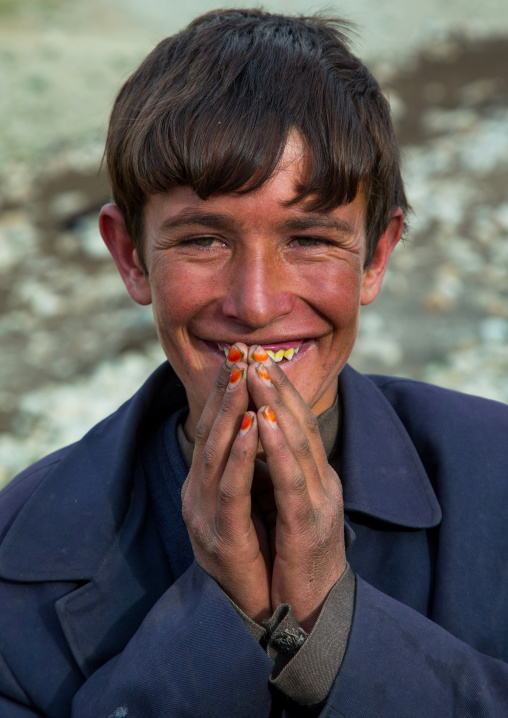 Smiling wakhi teenage boy with henna on his nails, Big pamir, Wakhan, Afghanistan