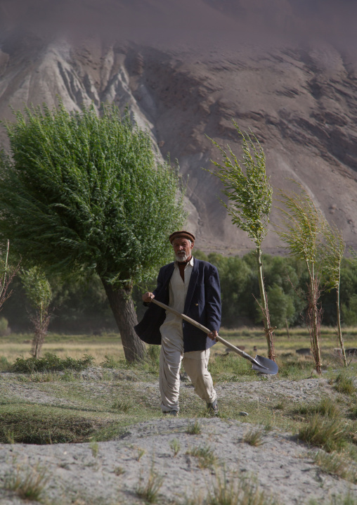 Afghan farmer, Badakhshan province, Qazi deh, Afghanistan