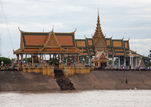 Cambodian pagoda along the river, Phnom Penh province, Phnom Penh, Cambodia