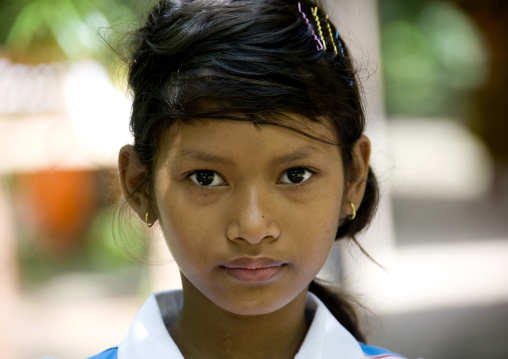 Portrait of a teenage cambodian girl, Siem Reap Province, Angkor, Cambodia