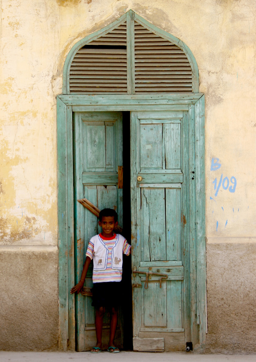 Eritrea, Horn Of Africa, Massawa, kid in front of an ottoman house door