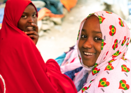 Smiling muslim ethiopian girls, Harari region, Harar, Ethiopia