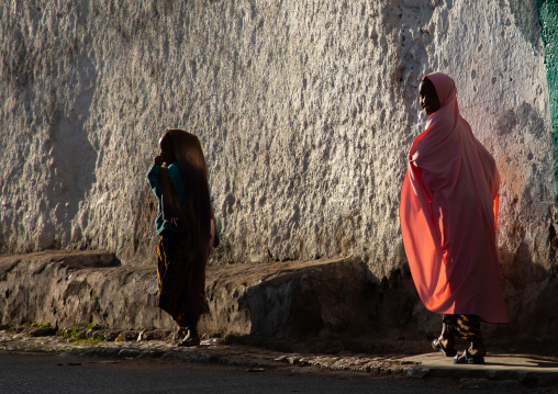 Ethiopian girls in the streets of the old town, Harari region, Harar, Ethiopia