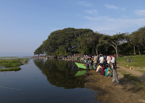 Fishermen gathered on the shore of zway lake for the market, Ethiopia