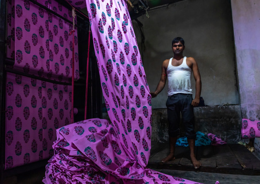 Indian worker in a saree factory, Rajasthan, Sanganer, India