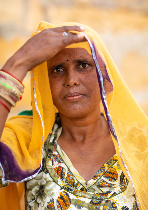 Portrait of a rajasthani woman in traditional sari, Rajasthan, Jaisalmer, India