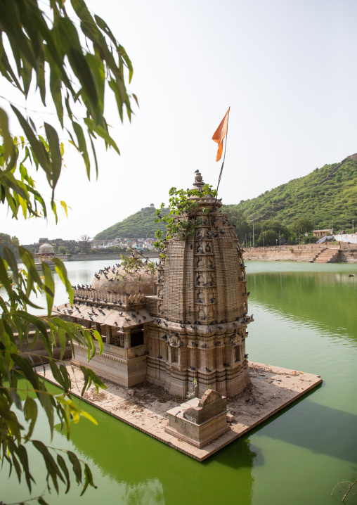 Temple on lake nawal sagar, Rajasthan, Bundi, India