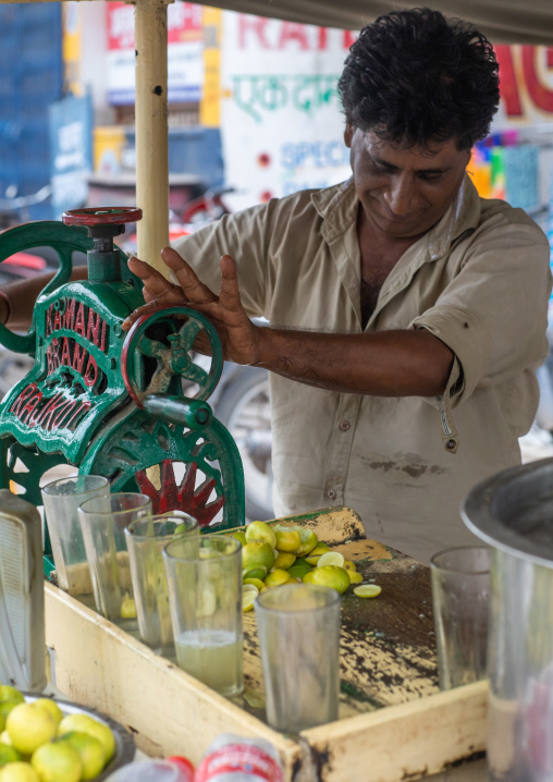 Fresh lemon juice for sale in the street, Rajasthan, Bundi, India